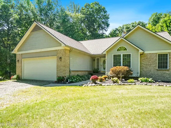 163 Corey Ln, Ortonville, MI 48462