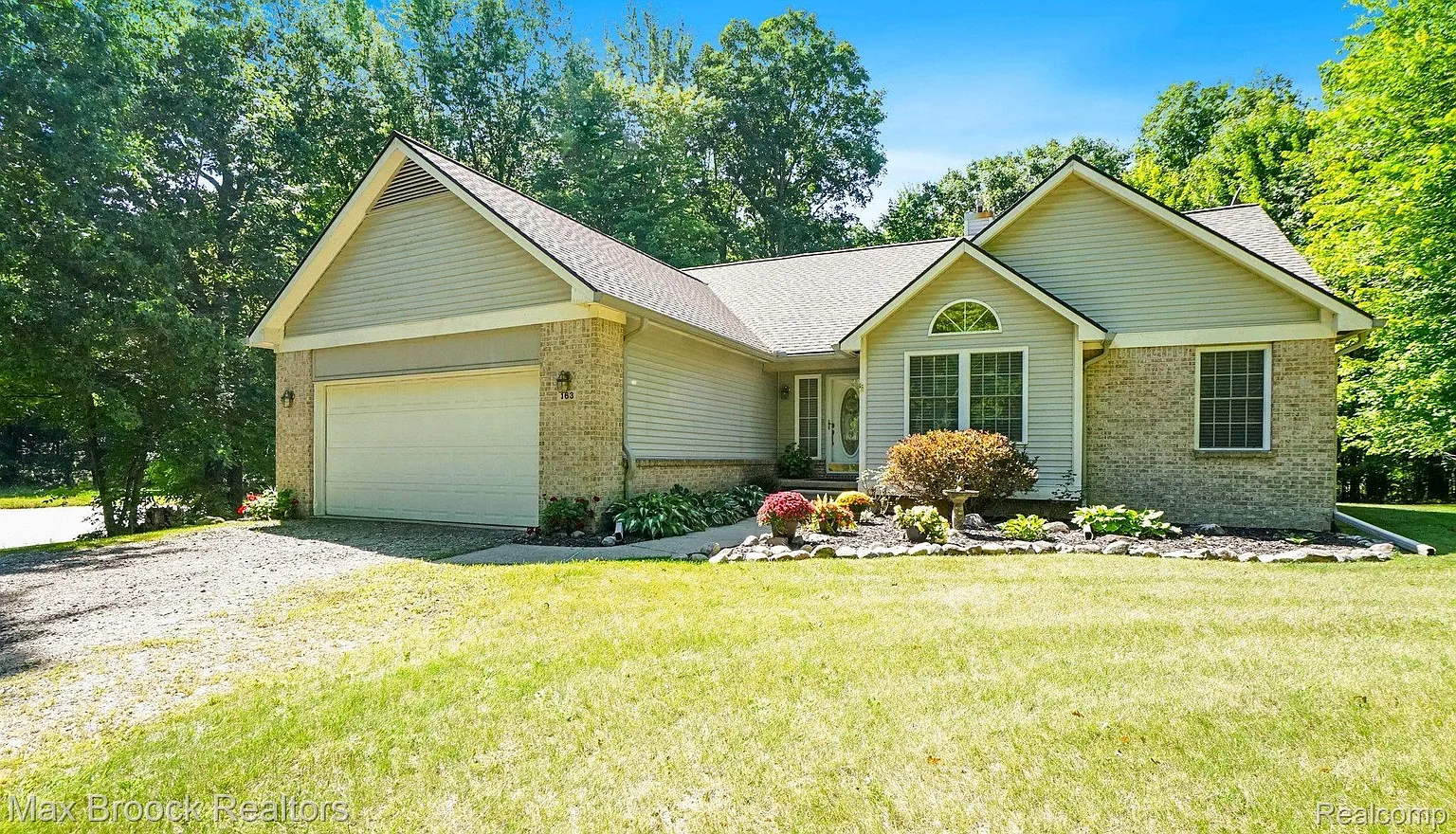 163 Corey Ln photo 1