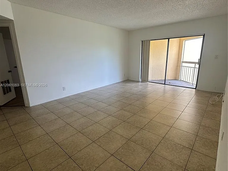 8290 Lake Dr #517 — Photo 9