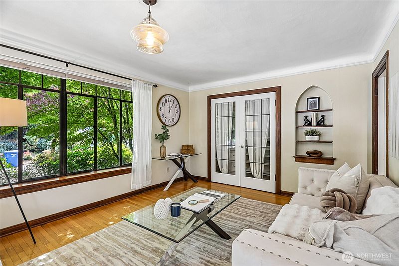 5th image of 3121 Franklin Avenue E #1