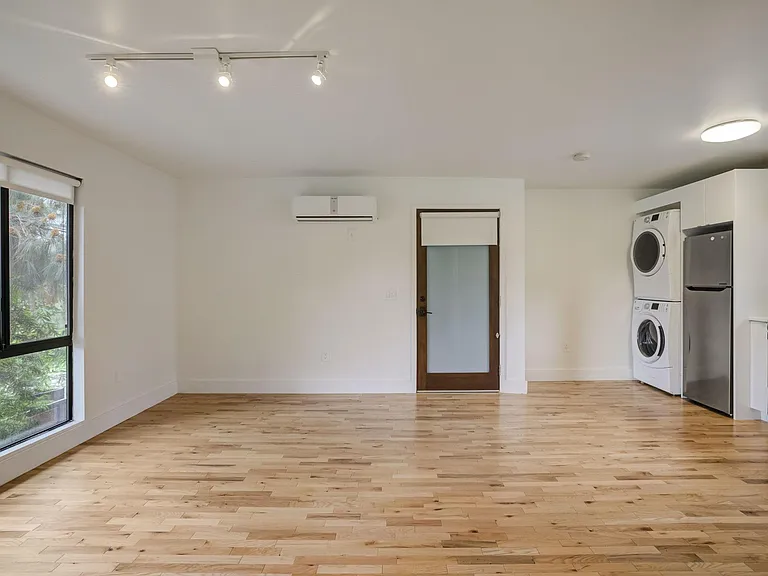 5525 Media Dr #6 — Photo 14