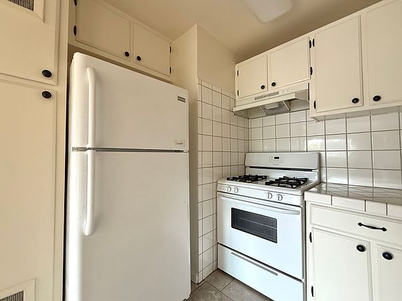 4th image of 1518 N Avenue 46 #106