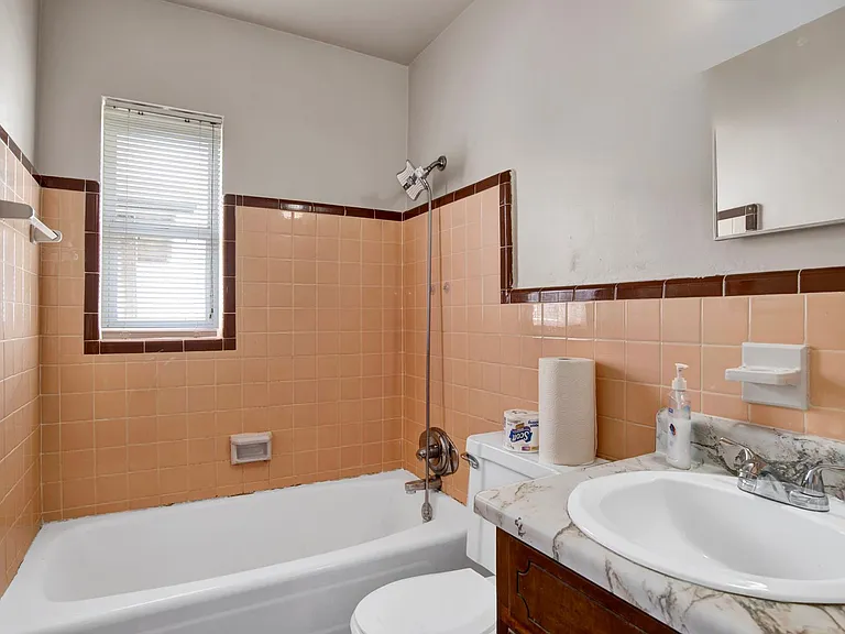 2802 W Gonzalez St — Photo 5