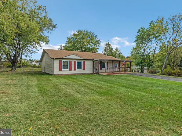 202 N Fir Ct, Sterling, VA 20164