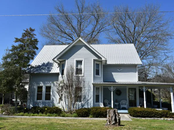 16 Cloverdale Ln, Hickman, TN 38567