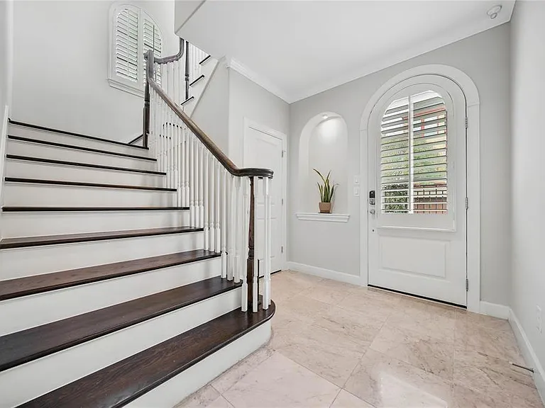 602 Knox St — Photo 4