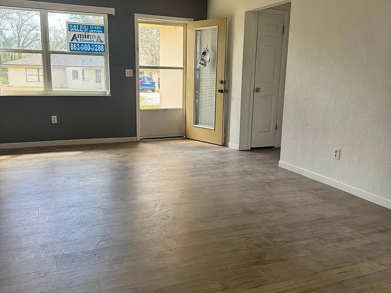 308 Violet Ln — Photo 35