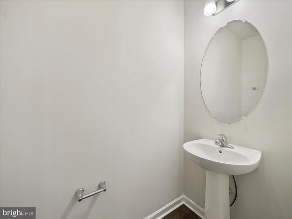 4th image of 309 Spring Bank Way