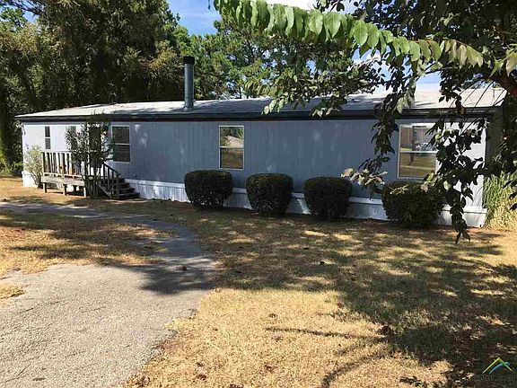 2nd image of 16944 Oakwood Dr
