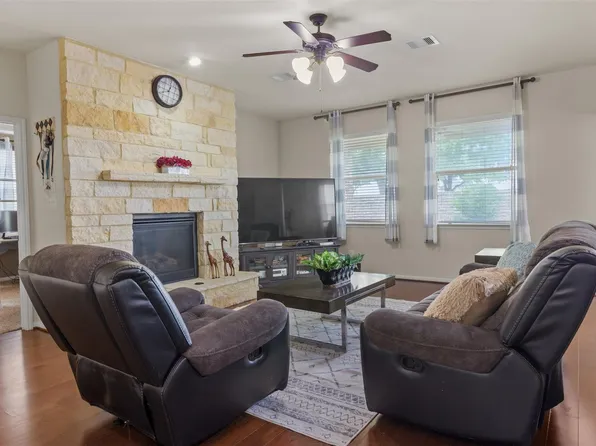 6102 Wickshire Dr, Rosenberg, TX 77471
