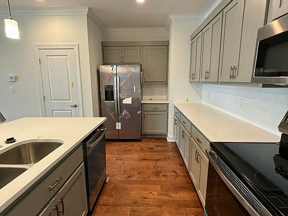 5th image of 408 Lily Loop