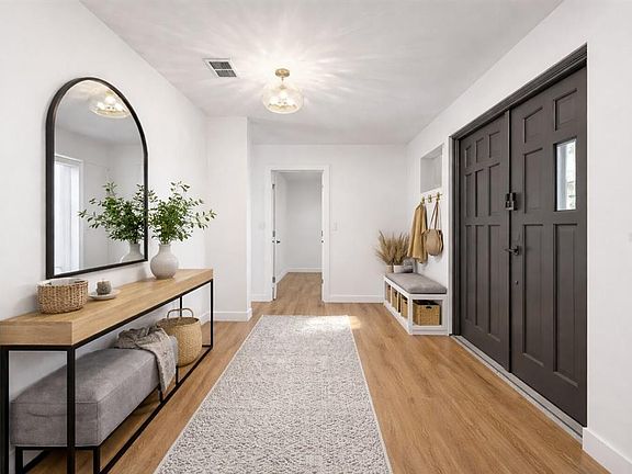 4th image of 1325 Riverside Dr