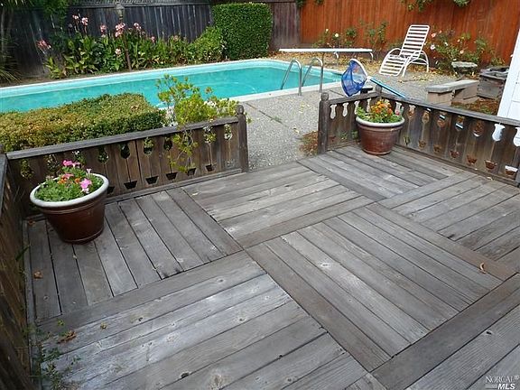 4th image of 36 Bolinas Ave