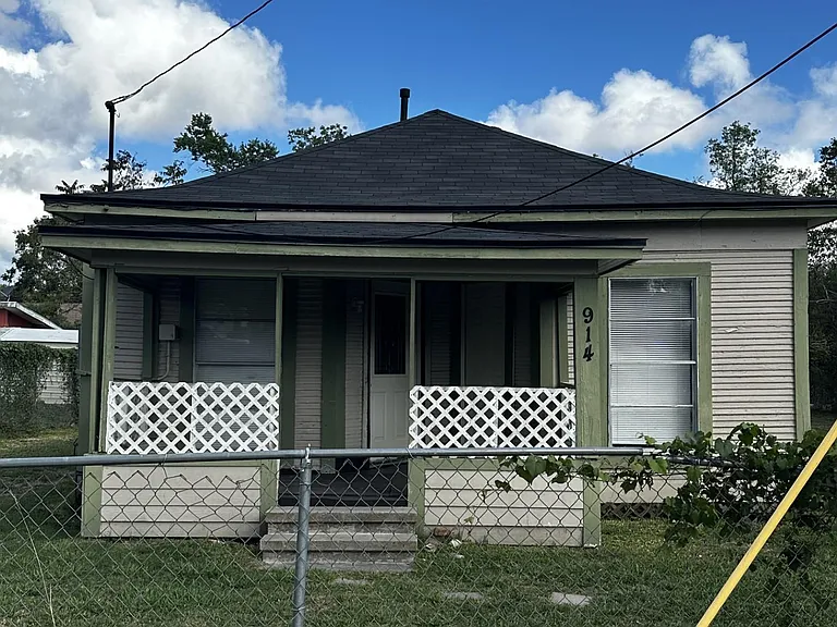 914 W Curtis Ave — Photo 1