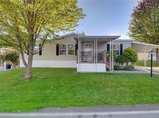 9 Daisy Ln, New Hartford, NY 13413
