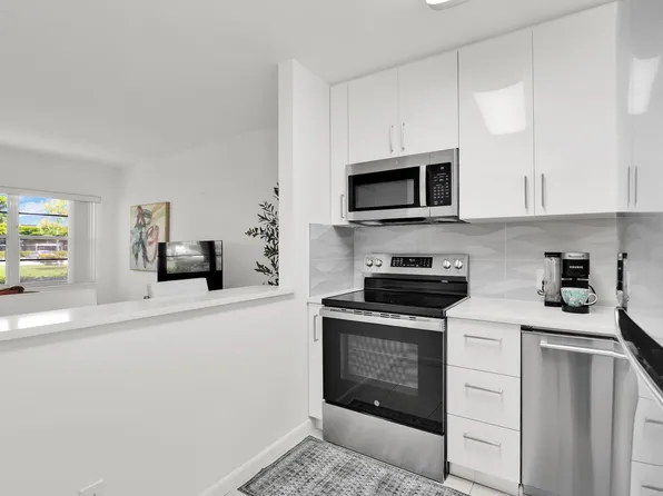 175 Fanshaw E, Boca Raton, FL 33434