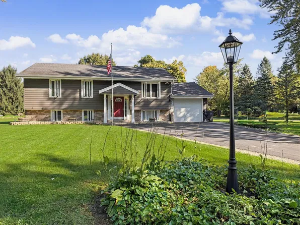 S88W30964 Meyer DRIVE, Mukwonago, WI 53149