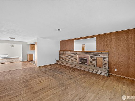 3rd image of 3014 Lynn Street