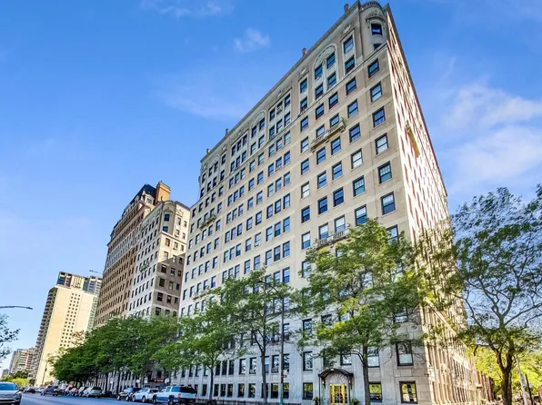 3530 N Lake Shore Dr APT 10A, Chicago, IL 60657