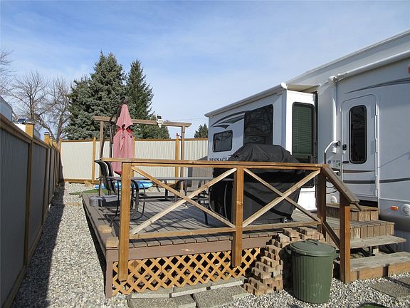 3rd image of 415 Commonwealth Rd Unit 22