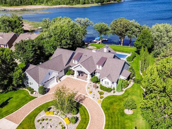 1421 Long Lake Dr, Detroit Lakes, MN 56501