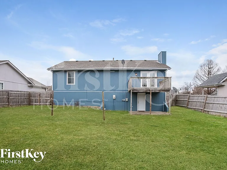 810 York Dr — Photo 15