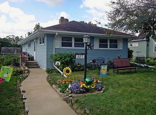 227 W Johnson St, Utica, IL 61373