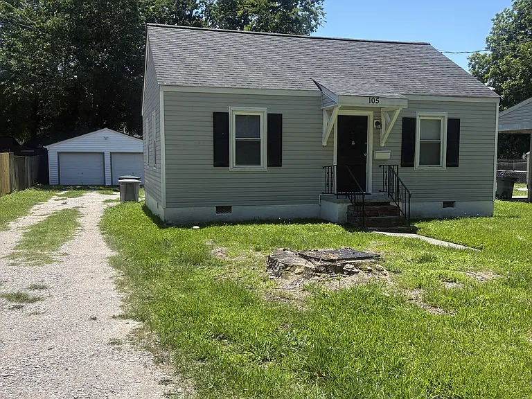 105 Roland Dr — Photo 1