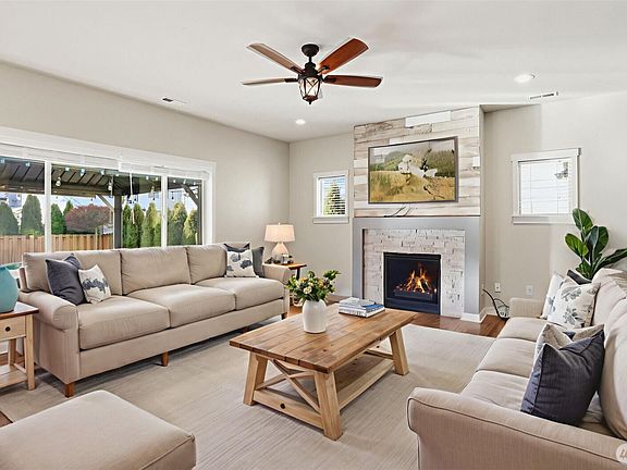 3rd image of 1475 Couls Avenue