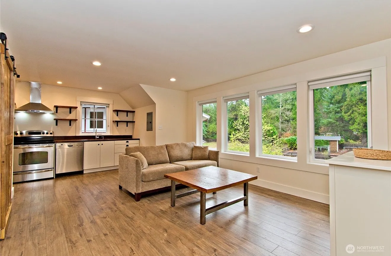 SE 124th St, Issaquah — Photo 3