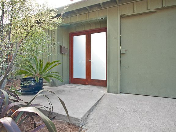 4th image of 3207 Rosewood Ave