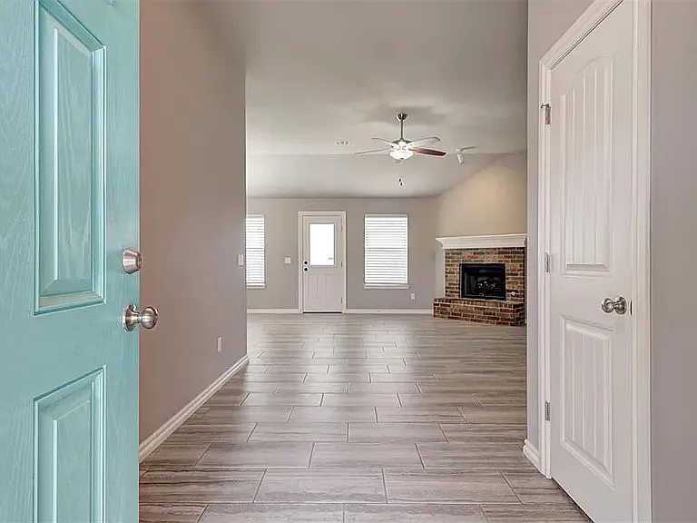 3 bed, 1300 sqft, $1,600 — Photo 2