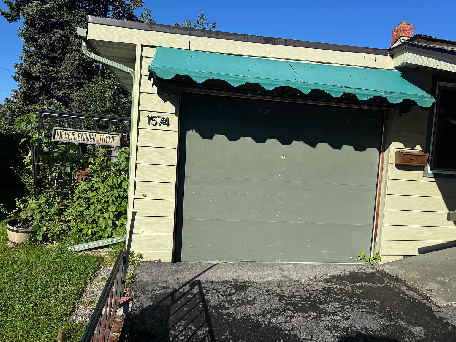 2 bed, 750 sqft, $2,695 — Photo 1