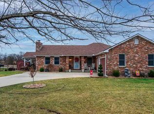 4220 Green Cir, Sedalia, MO 65301