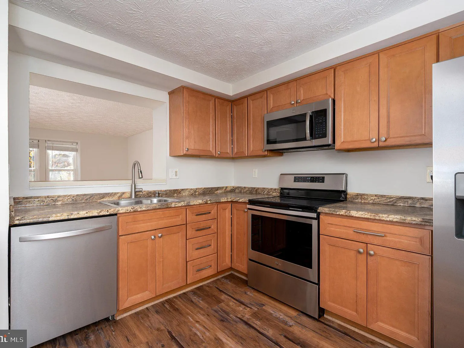 3 bed, 2.5 bath, 1680 sqft, $2,500 — Photo 3