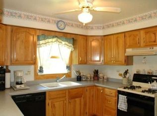 2213 Ridgeland Dr, Lindenhurst, IL 60046