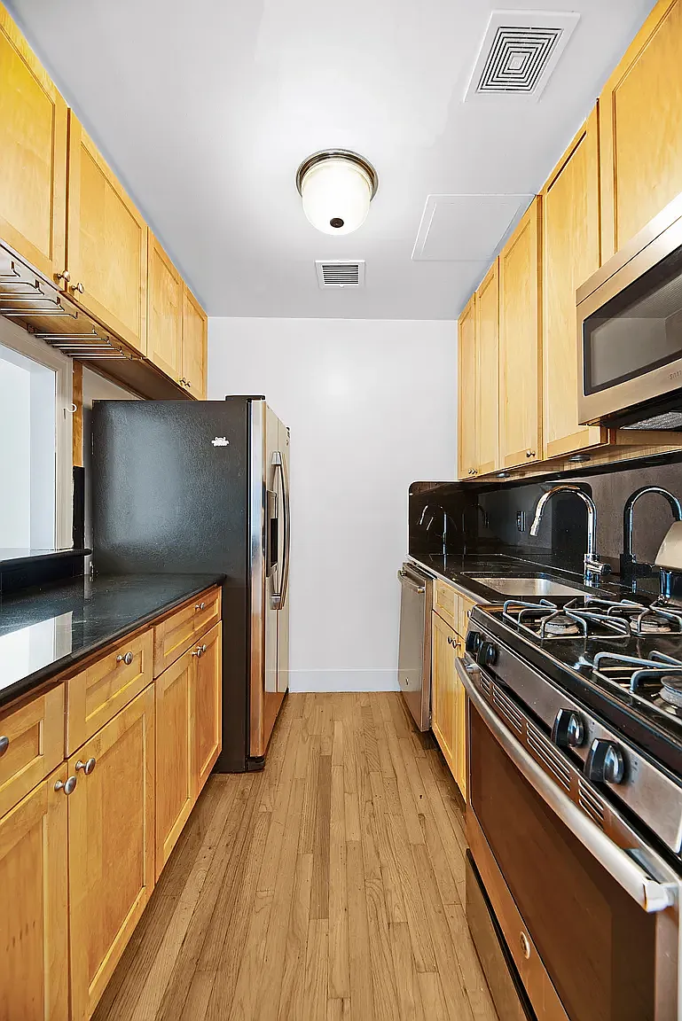 143 East 57th Street — Photo 2