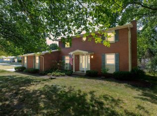 52625 Walsingham Ln, South Bend, IN 46637