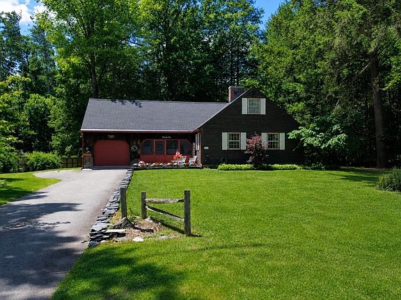 3rd image of 26 Oak Hill Rd