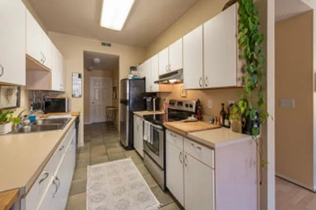 1441 SW Clay St #202 — Photo 6