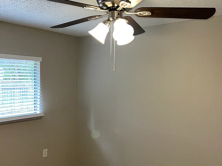 2911 Lakebriar St — Photo 15