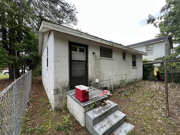 2nd image of 303 Morten St