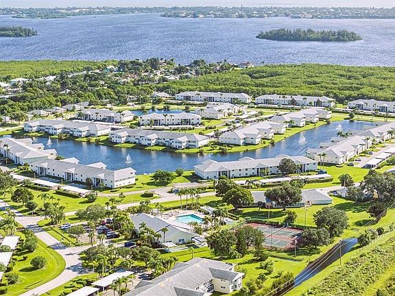 2nd image of 464 Grove Isle Circle #464
