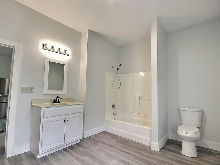 815 Eckart St — Photo 12