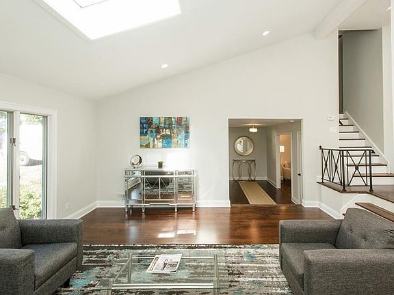 4th image of 27 Baylor Cir