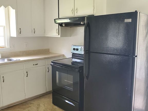 5th image of 230 SW Lemoyne Ave #B