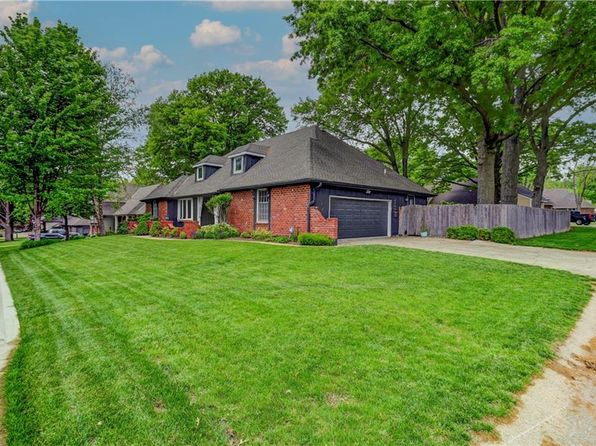 1400 SW 8th Ter, Lees Summit, MO 64081