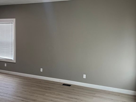 4th image of 111 E 34th St