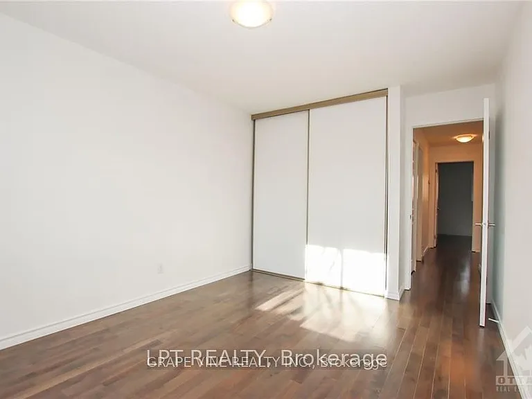 121 Erin Cres — Photo 19