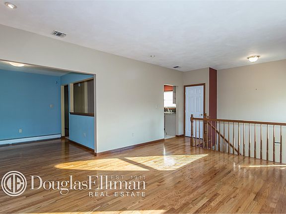4th image of 126 Intervale Ave